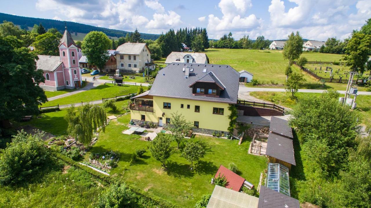 Penzion U Zpevaku Nove Hutě Bagian luar foto